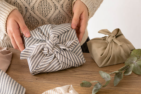 Alternatives pratiques au papier cadeau jetable : 5 idées