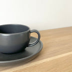 Tasse avec soucoupe "Omi" Noir - Grès fin