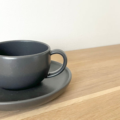 Tasse avec soucoupe "Omi" Noir - Grès fin