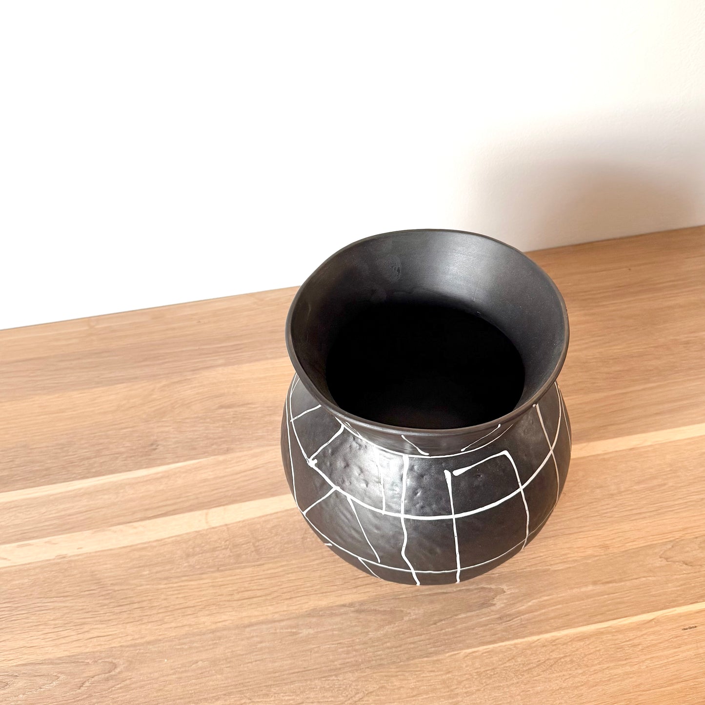 Vase/cache-pot noir et blanc