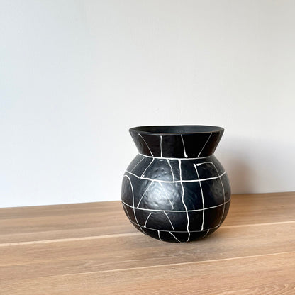 Vase/cache-pot noir et blanc