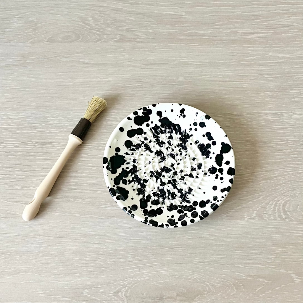 Assiette râpe "Caly" Noir et Blanc - Céramique