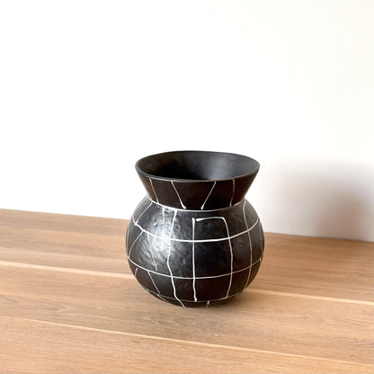 Vase/cache-pot noir et blanc