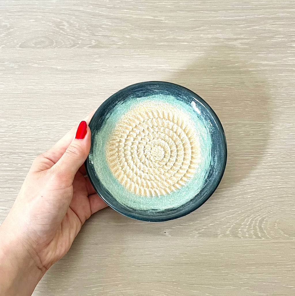 Assiette râpe "Caly" Noir et Blanc - Céramique