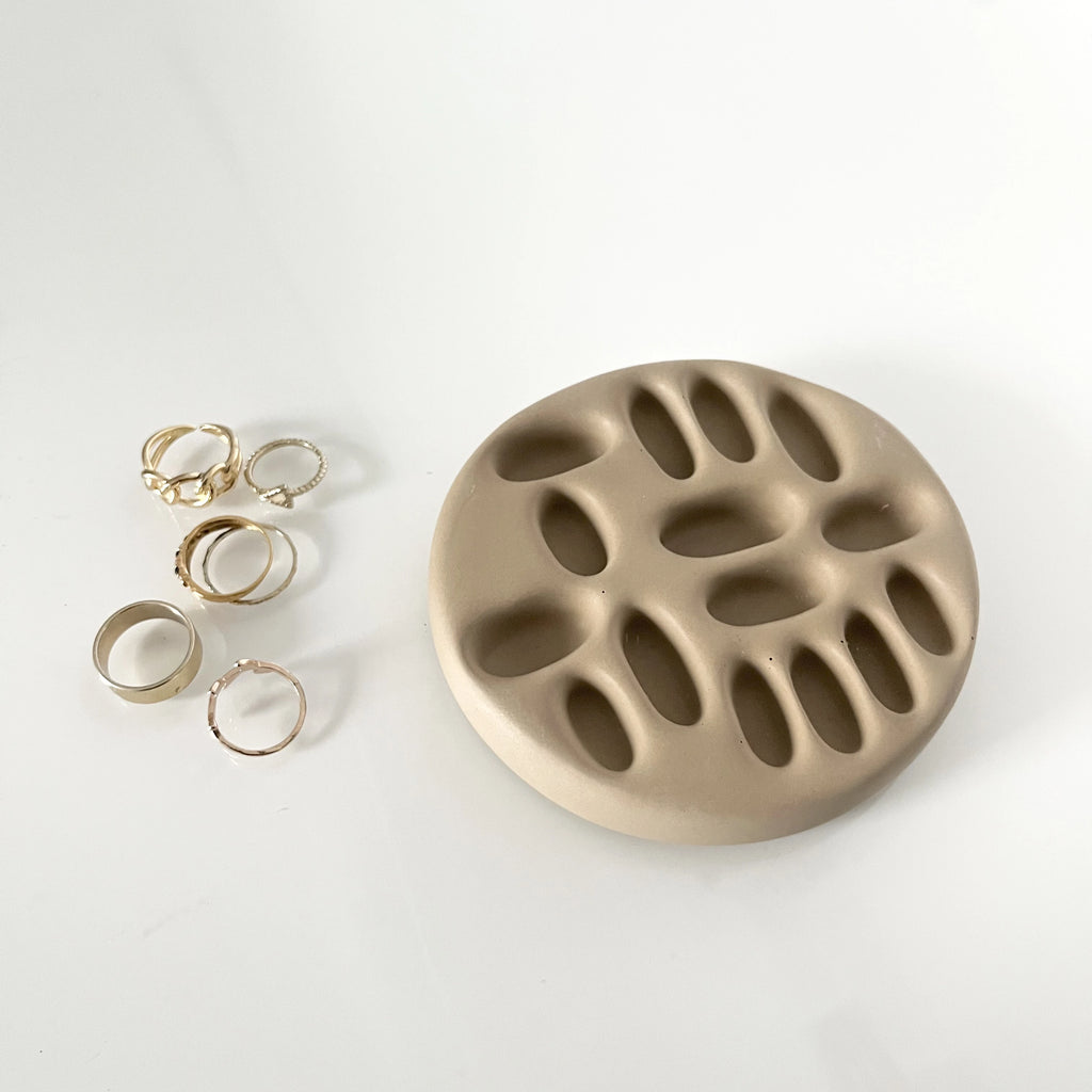 Support à bagues "Lulu" Moka - Résine acrylique