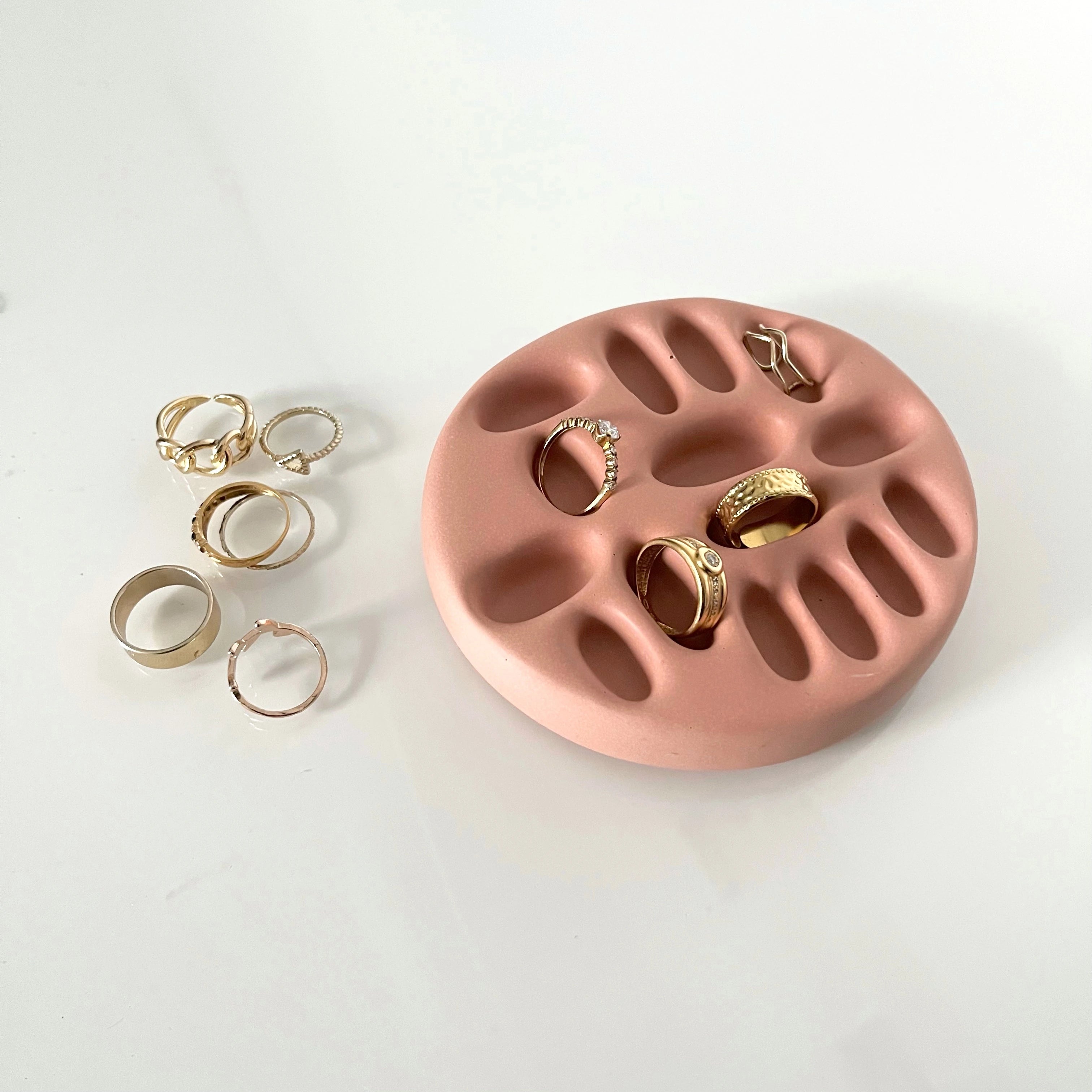 Support à bagues "Lulu" Noir - Résine acrylique