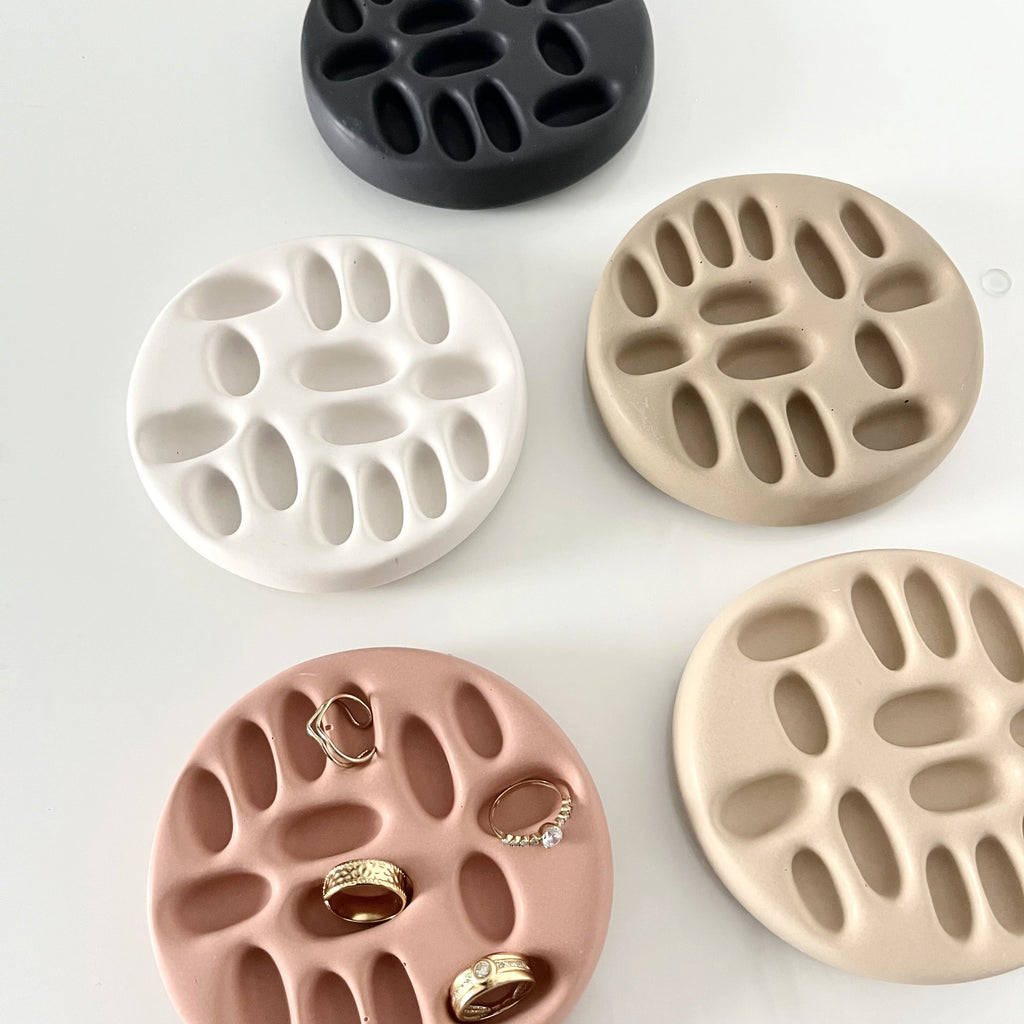 Support à bagues "Lulu" Sable - Résine acrylique