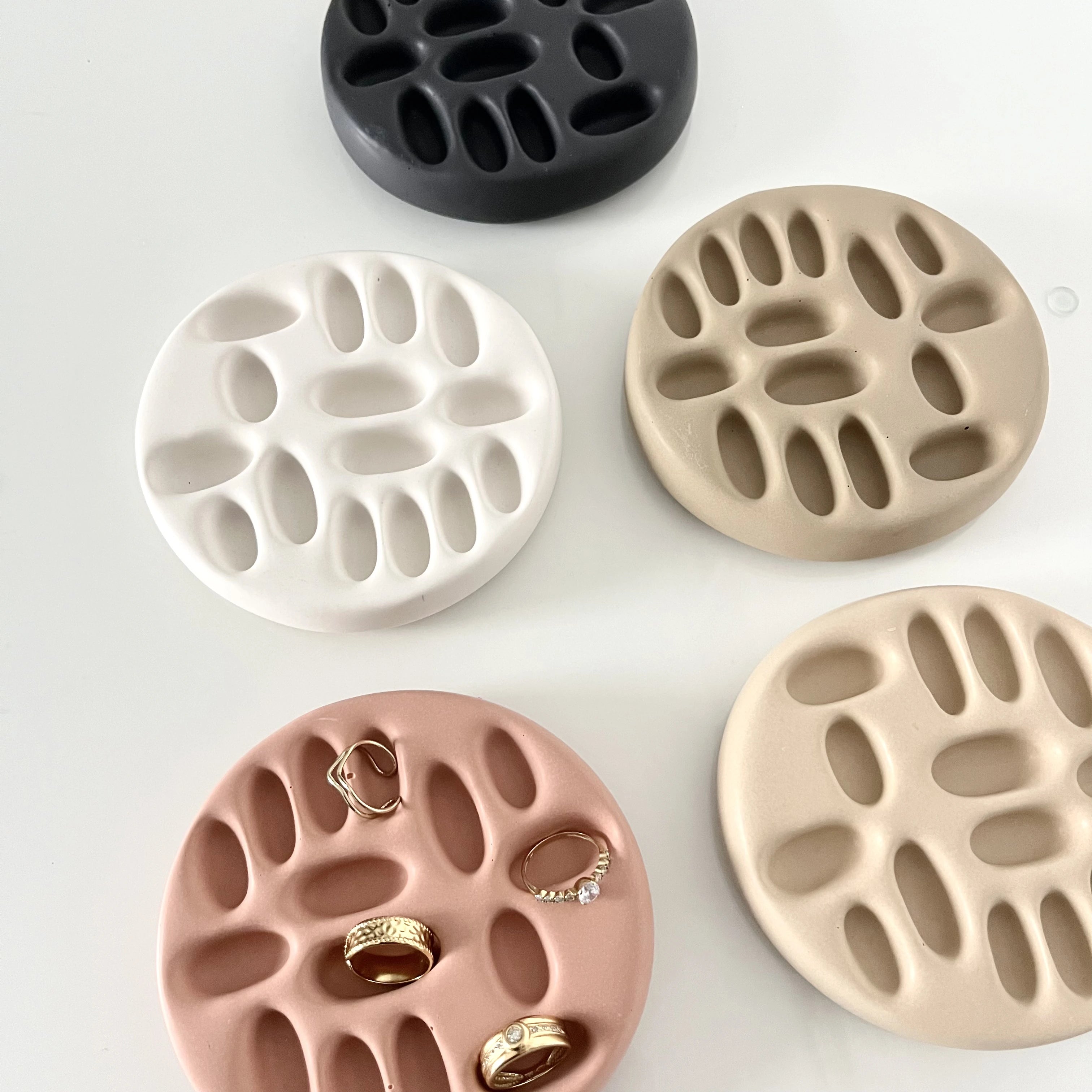 Support à bagues "Lulu" Sable - Résine acrylique